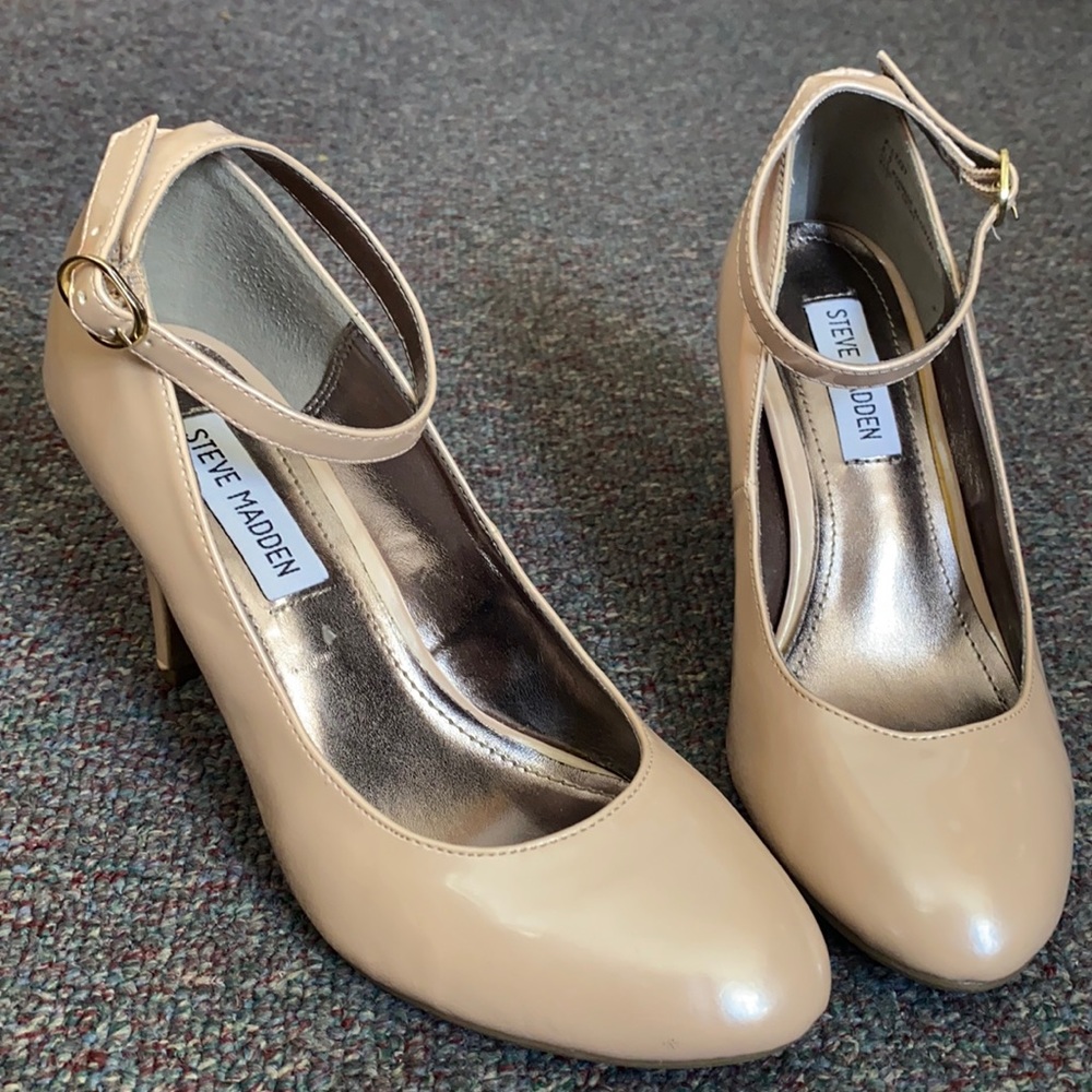 STEVE MADDEN strapped shoes